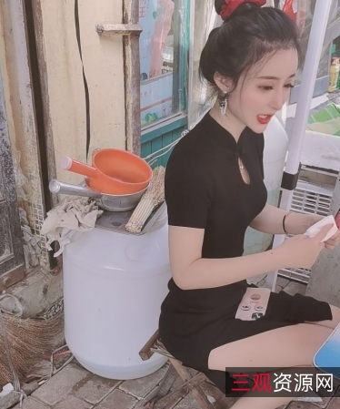 《米娅空姐：土豪马车中性感互动，提升生活质量的1.8G真实视频》