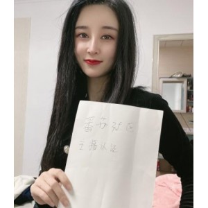 《米娅空姐：土豪马车中性感互动，提升生活质量的1.8G真实视频》