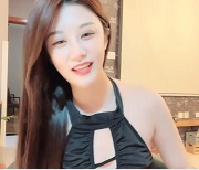 白富美出水皇后夕夕夕颜：让你火辣眼花缭乱的湖边游走！