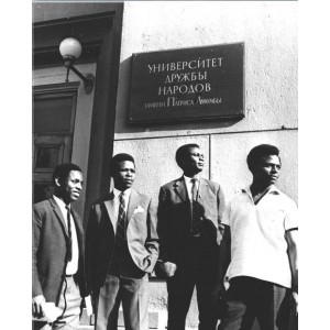 《美国围攻》4K蓝光碟：FBI特工约翰·斯通与犯罪头目TheExchange联手对抗恐怖分子，观众可以在家中享受高清画质的视听盛宴！