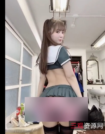 探索妹子芊芊的梦想之旅：观赏网红妹子芊芊的性感、抒情、梦幻般的作品合集