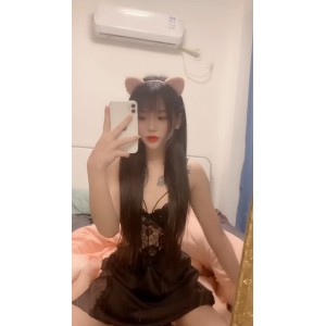 子璐：白皙细腻的小家碧玉，玲珑曼妙的肆虐表情，拨弄手法自娱自乐