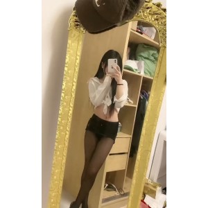 子璐：白皙细腻的小家碧玉，玲珑曼妙的肆虐表情，拨弄手法自娱自乐