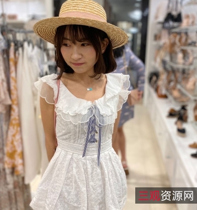 《可爱学妹:活力与美丽的自由之旅》