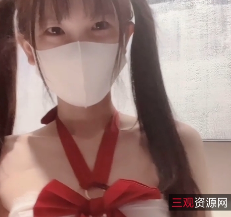 《精选光“阴”妹子天花板▌粉色情人▌油光白丝吊带互动体验》:网红“光阴妹子”精灵般的漂亮,穿着油光白丝吊带,在天花板上做出各种性感动作,让观众体验到一种全新的互动体验。