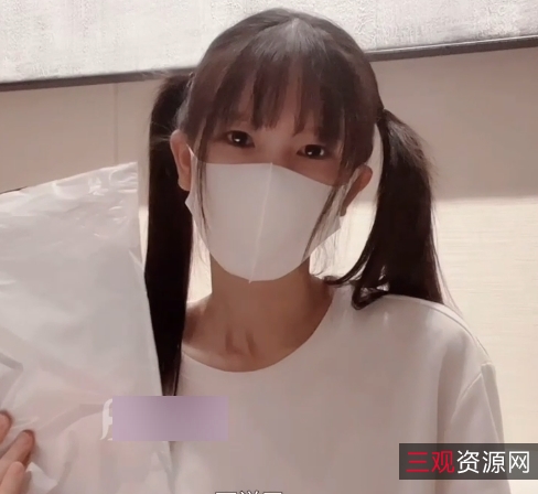 《精选光“阴”妹子天花板▌粉色情人▌油光白丝吊带互动体验》:网红“光阴妹子”精灵般的漂亮,穿着油光白丝吊带,在天花板上做出各种性感动作,让观众体验到一种全新的互动体验。