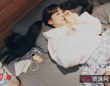 网红明星JK女友的可爱、活泼与性感，带你体验她的无限魅力！