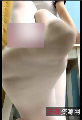 恶魔寸止穿上绝美白丝：自购黑色脚趾印脏臭白丝上下合集