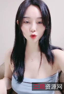 猫小萌高颜值加身材，酸奶单腿黑丝，特写洗澡诱惑！超高颜值白白净净的小姐姐，快来见证她的绝美车头灯！