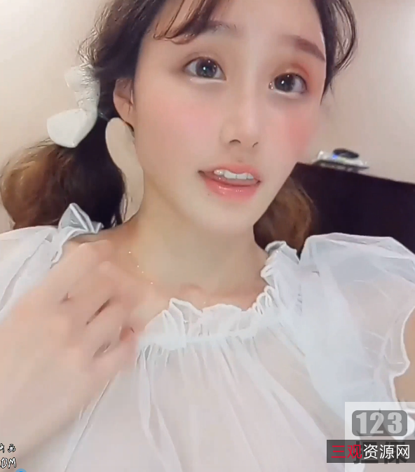 白纱网袜+嘴艺术：微博老牌网红“歆哥哥g.”精彩作品，美少女网红自拍秀，同性与异性都有吸引力！