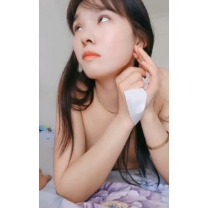 《清纯女神刘文文火辣百度盘视频，猥琐大叔擦的瞬间令人心醉神迷》