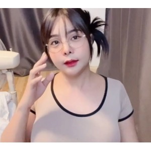 TSyoshithunchanok的反差比兴奋性别粉丝要求：23V2G视频片段图片合集，只需几周时间