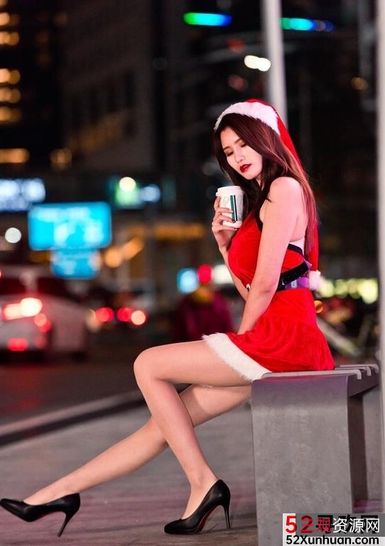 高跟长腿圣诞女郎:活力十足的性感气息,让人无法抗拒