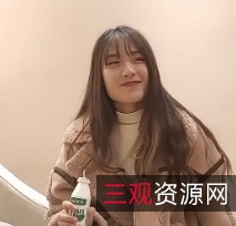 00后苗条小嫩妹超清拍摄艾薇视角清晰某处进入沙发