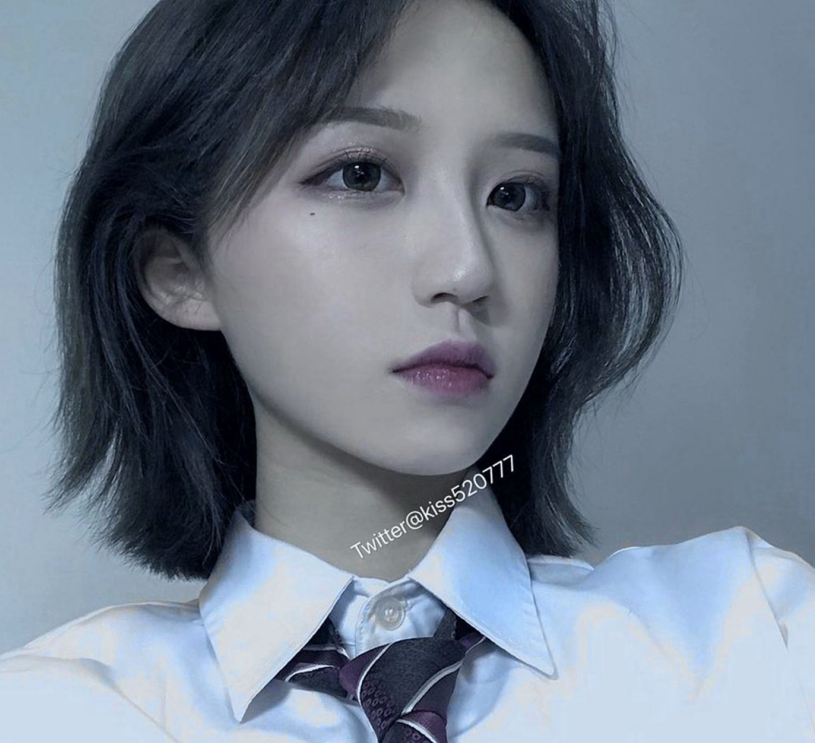 网红洛子惜的服装自拍作品：学生装爱情死库水大哥宝贝补更资源