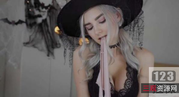 AvrilxLust欧美网红白人可爱甜美性感火辣大白兔白色小圆晕长腿翘臀豪放