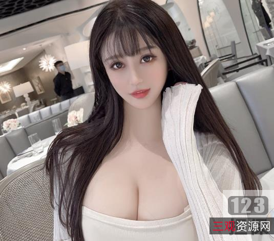 网红小鹿九头身风烧热辣翘臀、长腿、胸前软肉，单男多人游特写摇一