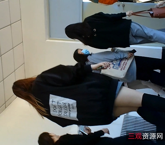 AK校园系列大学生美腿内裤拍摄抄底-第四季[30v++28.86G][百度盘]