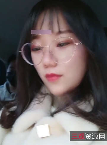 公园偶遇四眼美眉与陌生人的给力邂逅百度云资源