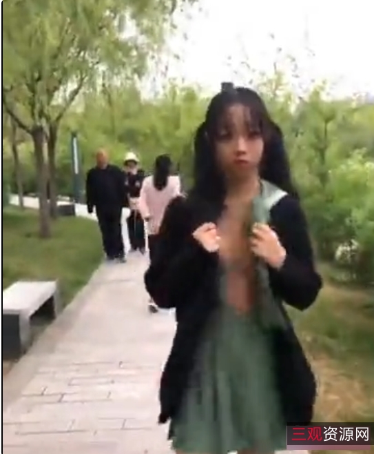 浆果儿展示公园的美味超市里的浆果儿骑车游公园的浆果儿浆果儿luo+ti问路