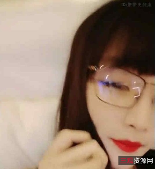 可爱眼镜妹高情绪微博合集