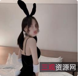 火辣瑜伽女神littlesulaa的热情舞蹈与完美身材