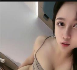 精选美人：颜值纹身P友反差婊自拍小姐姐身材真实用嘴