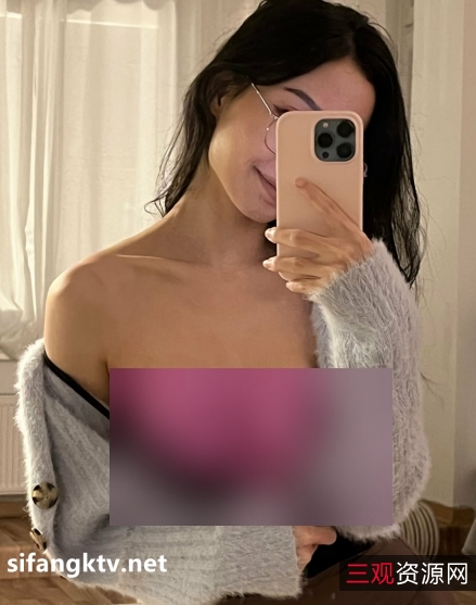 清纯甜美女神alyss私拍视频集，70个视频+9张照片，总大小3.2G，B脸同框自娱自乐同场，榨豆浆打粑粑不明液洗脸，绝对震撼！