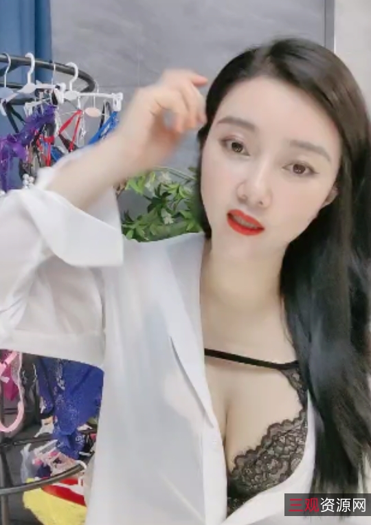 风韵少妇小萱：女人的原味小热裤，百度ED2K收cang+du家视频