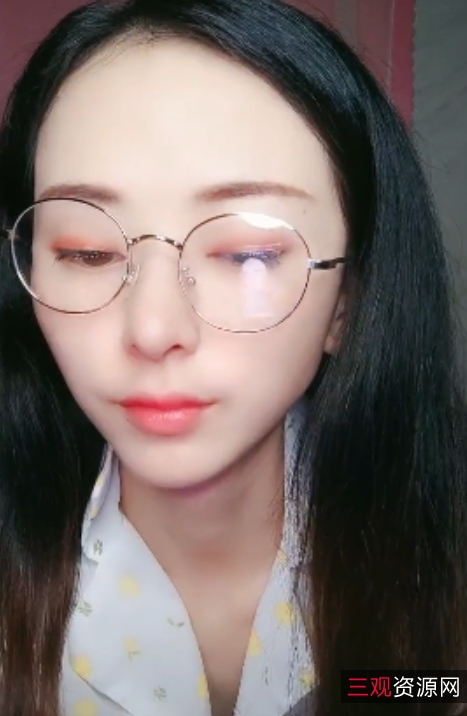 小美反差眼镜妹16V+15G视频大放送，百度盘搬运，硬盘不够也不怕