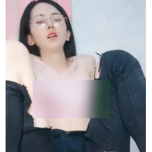 小美反差眼镜妹16V+15G视频大放送，百度盘搬运，硬盘不够也不怕
