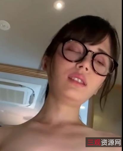 露脸眼镜娘小雪情侣完整版超高清视频，真身材尽显，下载观看享受