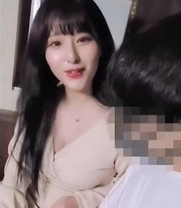 FC2退网大妈桃果明里自拍29分钟视频，肥了44斤的甜美形象令人回味