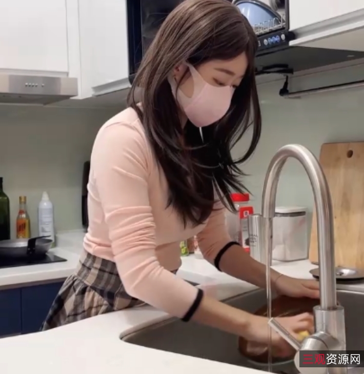 胡言乱语瑜伽教练ssrpeach：121个视频，总时长23.8小时