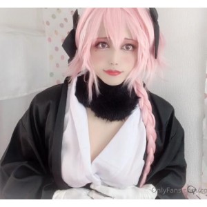 《日本女装大佬momo，onlyfans伪娘coser作品集，22个视频10G内容，自娱自乐玩法吸引收藏》