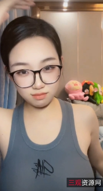 热议中的超人花：十万粉丝，揪奶视频高价收购，140m