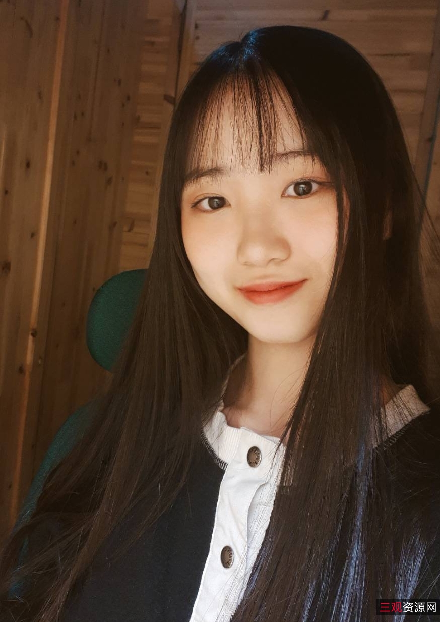 独家定制反差婊黄晓盈清纯视频，高质量展示在电报群，绝对不容错过！