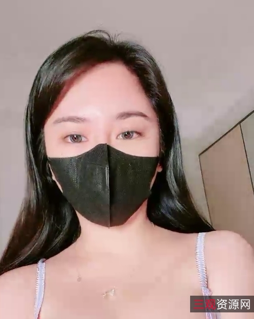 “神秘收藏：22v15.3g的《丰满一线天一万吨的猫》”