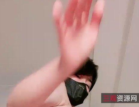 “神秘收藏：22v15.3g的《丰满一线天一万吨的猫》”