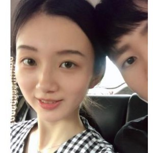 数字化时代的分手女友：自拍视频和图集，收藏观看不止