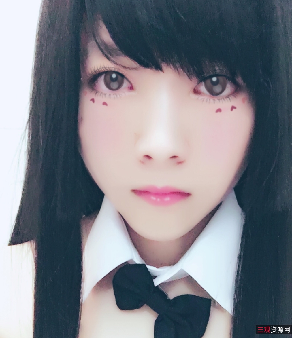 猫奴丫的专业户外猫咪表演，2.94g补品惊艳登场在一个明媚的早晨，猫奴丫准备展示她的户外猫咪表演技能。携带着2.94g的补品，她将展现对猫咪的热爱和专业技能。这次表演不仅是一次活动，更是一次挑战，她知道挑战自我才能不断进步。猫奴丫是这次表演的焦点，穿着简约舒适的服装，马尾扎起，眼中闪烁着对猫咪的热情。外表平凡，但一旦与猫咪互动，她的眼神变得灵动专注，仿佛与猫咪有特殊默契。视频记录了她与猫咪们的互动