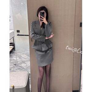 #女神级小狗elsa林绾绾118v9.65g今年与往年一样也是依旧如此，很希望师父能够快点回来。在这个视频世界中，有一位备受瞩目的主角，她就是elsa林绾绾。这位女神级的小狗以其独特的魅力和风采吸引着无数观众的目光。elsa林绾绾的外貌令人惊艳，她拥有一双明亮的眼睛和一头乌黑亮丽的长发。她的笑容温暖而迷人，散发着自信和魅力。每一帧画面都仿佛定格了她完美的容颜，让人忍不住多看几眼。这个视频收藏452
