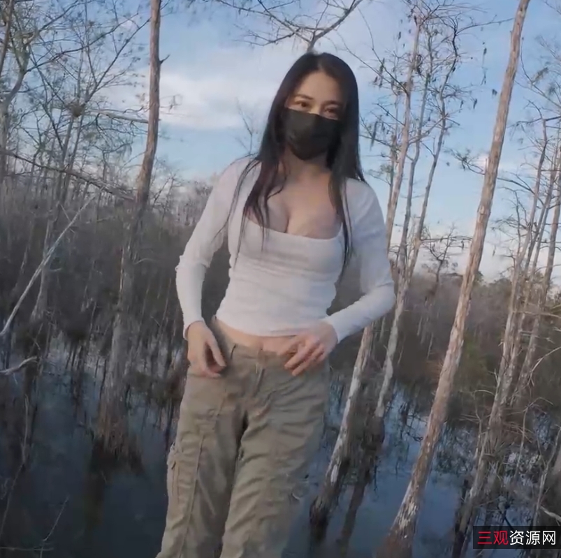 这段内容描述了一个包含大罩杯福利姬和小水水的视频合集，其中包含153个视频，总时长83.8小时，其中有16个新发布的视频。观众可以通过百度或ED2K找到这个合集。根据这些信息，为该商品取一个春日踏春，大罩杯福利姬与小水水合集，153个视频，总时长83.8小时，含16个新作