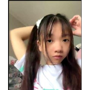 素颜L莉：勇敢自拍小姑凉，包包战绩颜值年龄全揭秘！2V1.7G视频等你下载观看