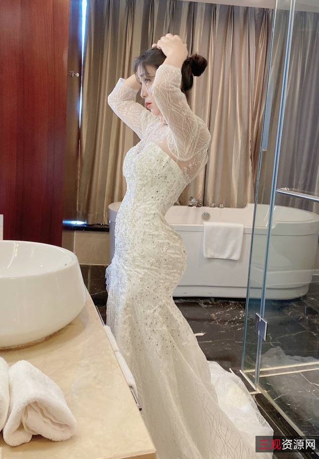 VIP群中的胖臀小狗：兔兔与可爱小狗的温馨日常