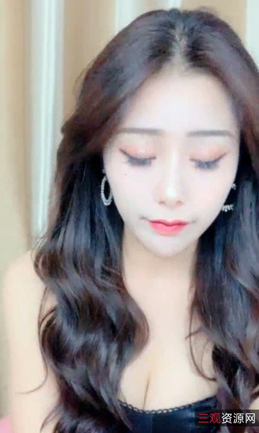 熊猫TV热门主播雪妮维雅妮，直播间号54v7.5g，收获大量粉丝与收藏，百度搜索即可找到！