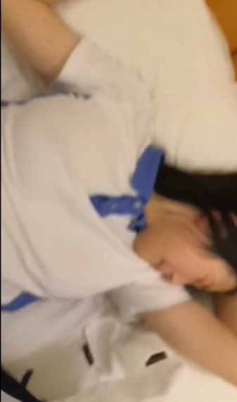 河南实验中学眼镜学妹真实记录54V1.7G，校园生活片段