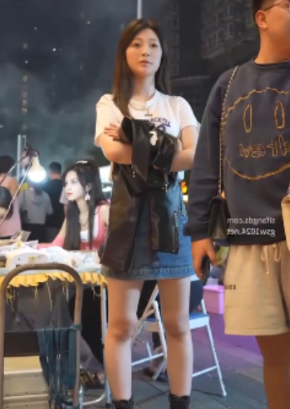 街拍特辑深圳嫩妹透明束缚88部50G优质珍藏