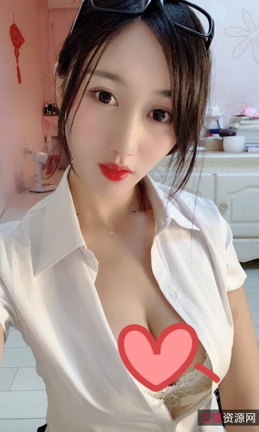 斗鱼小小玉酱高颜值御姐合集100部70G，身材饱满有肉感