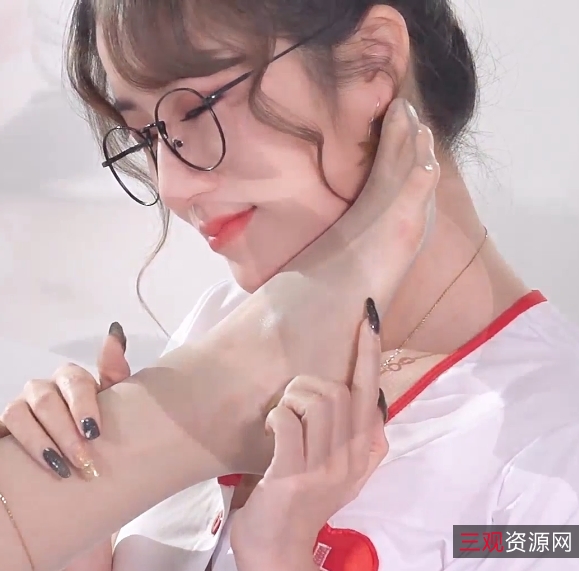 小智贤汐汐医护双姝白丝密室1V0.7G绝密档案